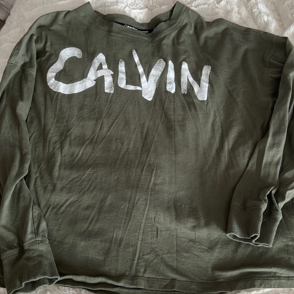 NWOT Calvin Klein cropped Tee!!